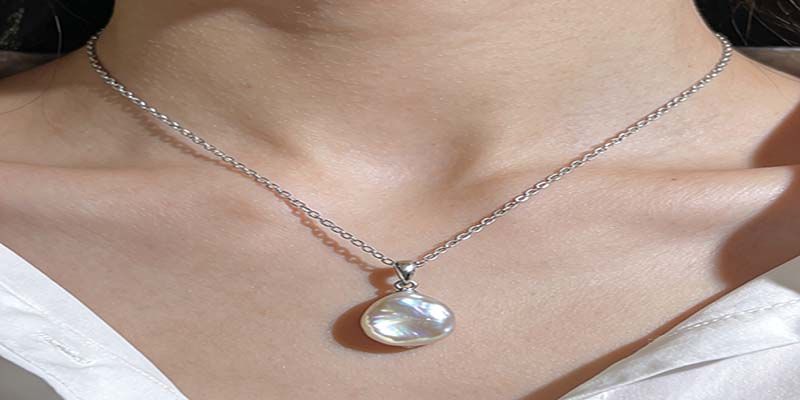 It is one of the most loved pendants by men and women for daily wear.
