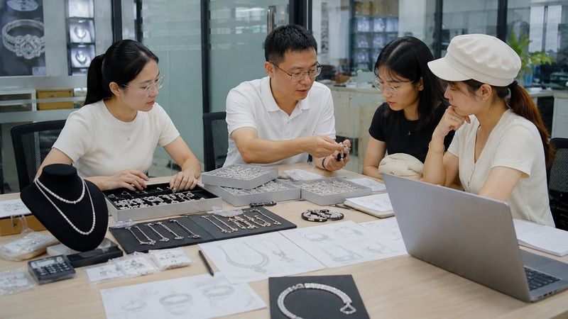 Why Work with Missjeweler for Low MOQ Jewelry Orders
