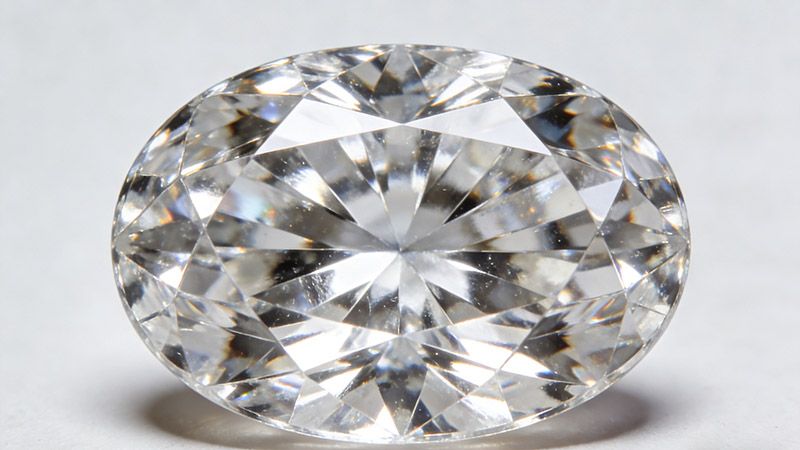 The amazing diamond shape includesboth a round cut and an elongated silhouette