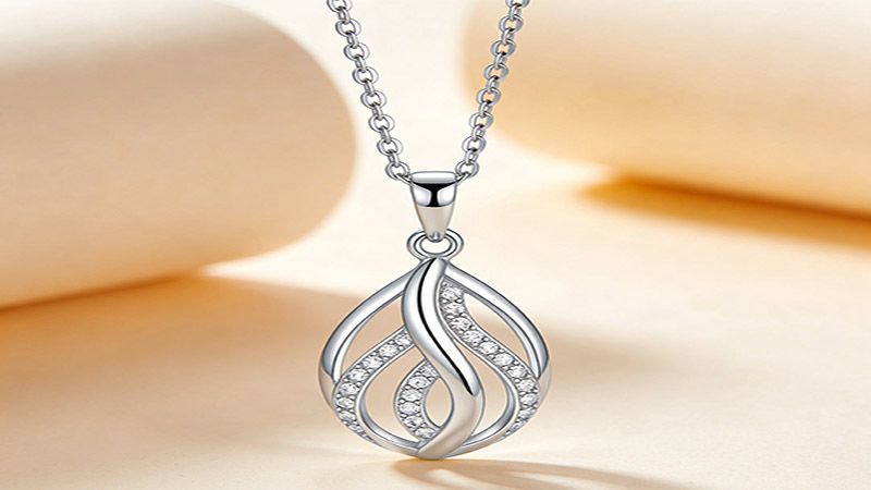 The Essential Guide to Choosing the Perfect Pendant for Any Occasion