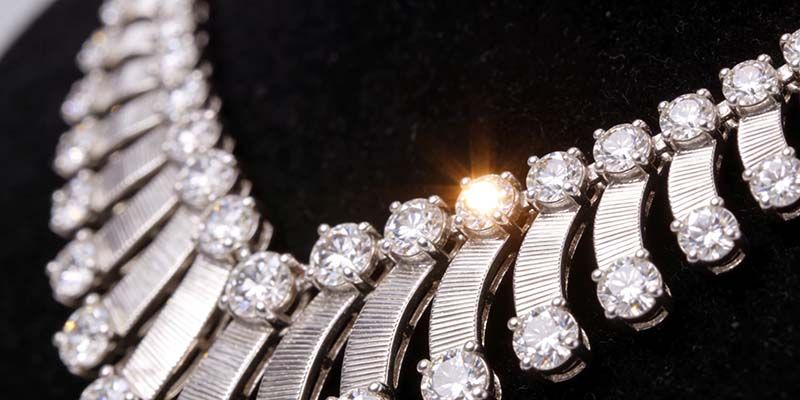 Yellow Gold Necklaces
Yellow gold is considered a traditional metal for diamond necklaces. It can be 10K, 14K, 18K, and 24K; you can pick according to your budget.
Rose Gold Necklaces
Rose gold is the result of mixing yellow gold with copper. It makes it a softer appearance. Such diamond necklace can be wear using cushion, or halo diamond pendants
White Gold Necklaces
Last but not least, the most popular diamond necklace setting is white gold. It is made by mixing yellow gold with white metal. Its sparse appearance enhances the diamond's natural appearance.