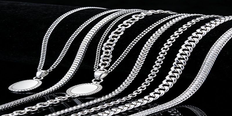 The luxury silvery appearance of palladium makes it one of the loved materials for necklaces in 2026.