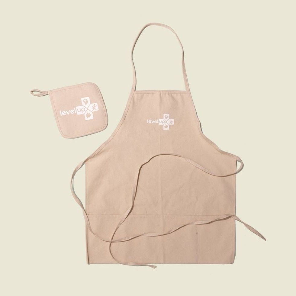 Pot holder with apron 
