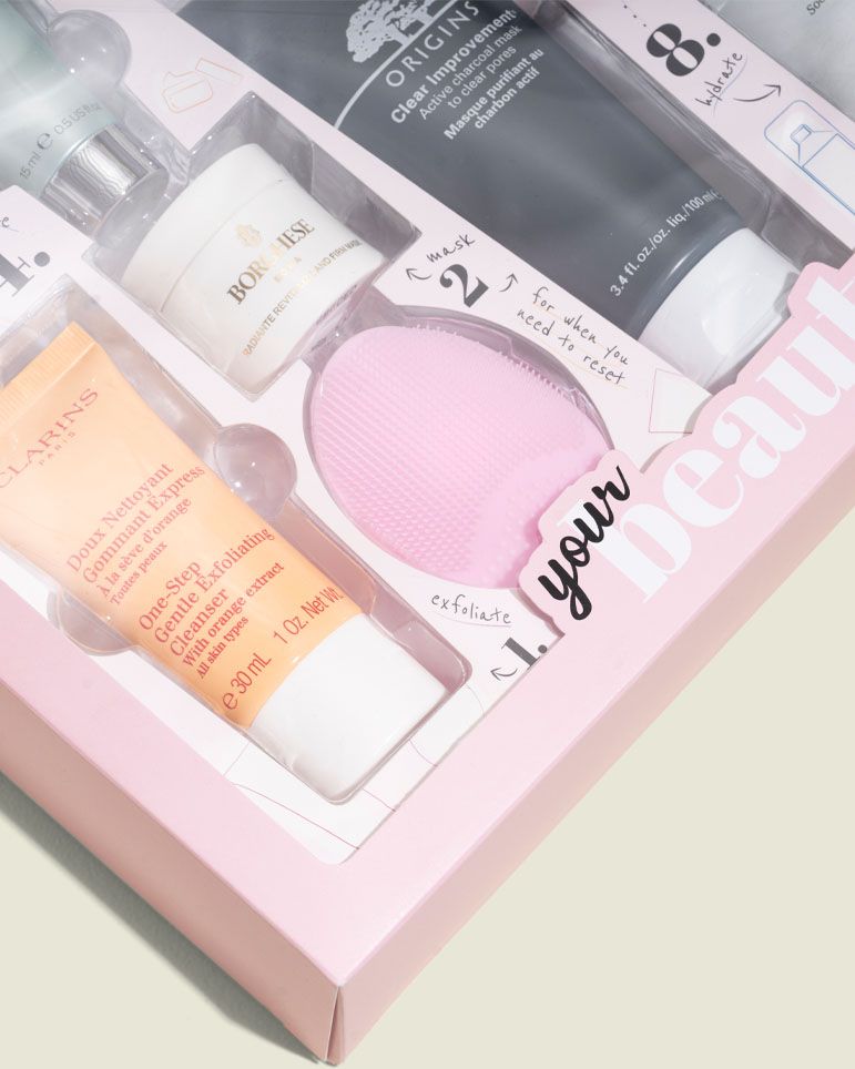Custom packaging with beauty products 