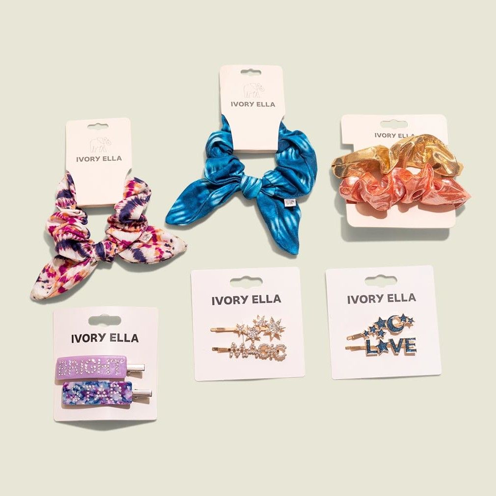  Custom packaging with hair clips and scrunchies 