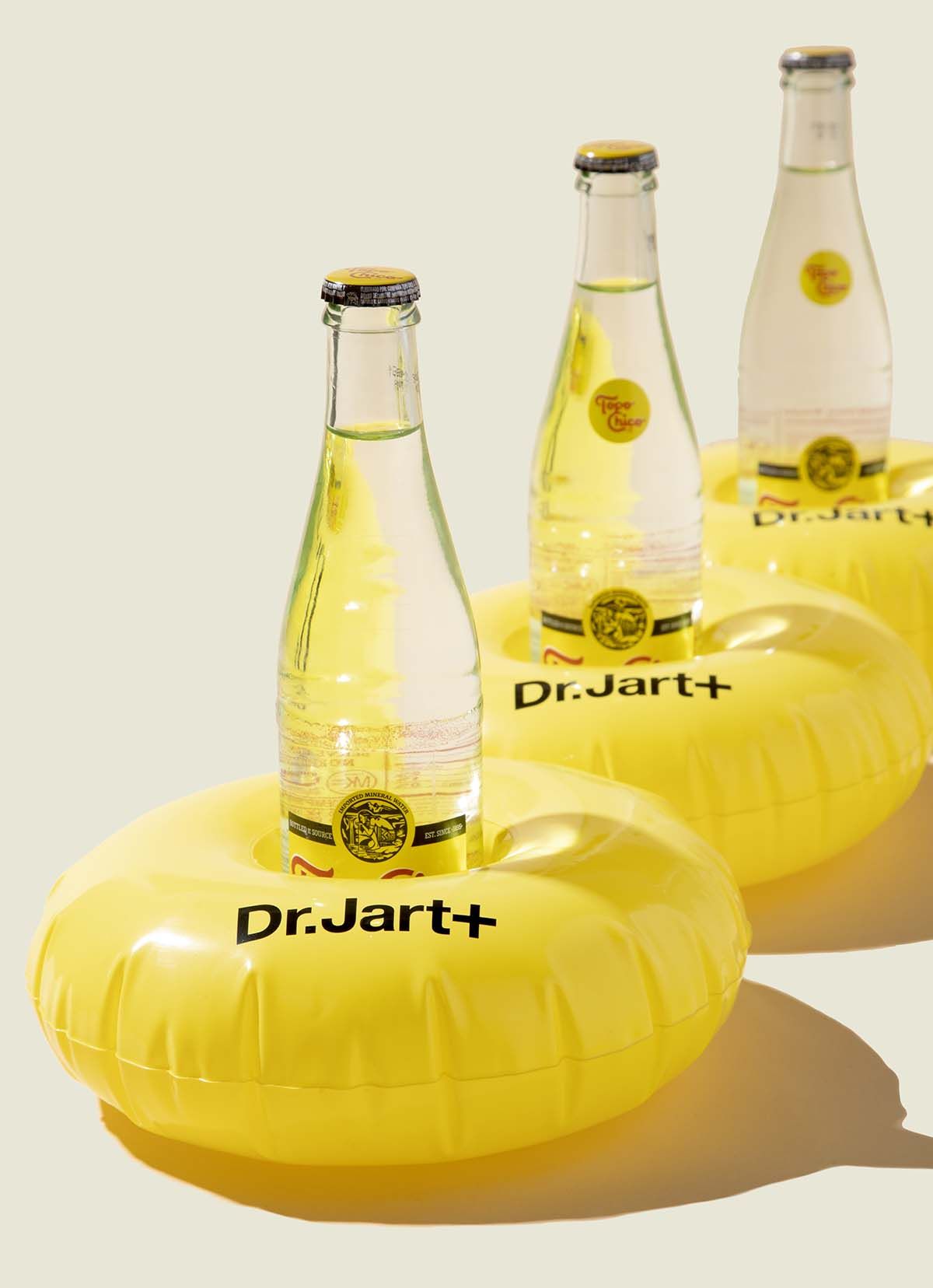 Set of floats carrying drink 