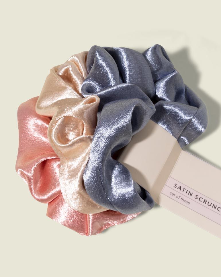 Set of satin scrunches 
