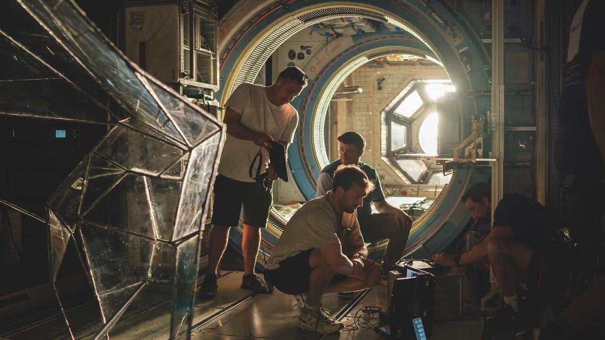Diretor de Fotografia, Greig Fraser e o diretor Christopher Miller no set de filmagens do filme Devoradores de Estrelas.