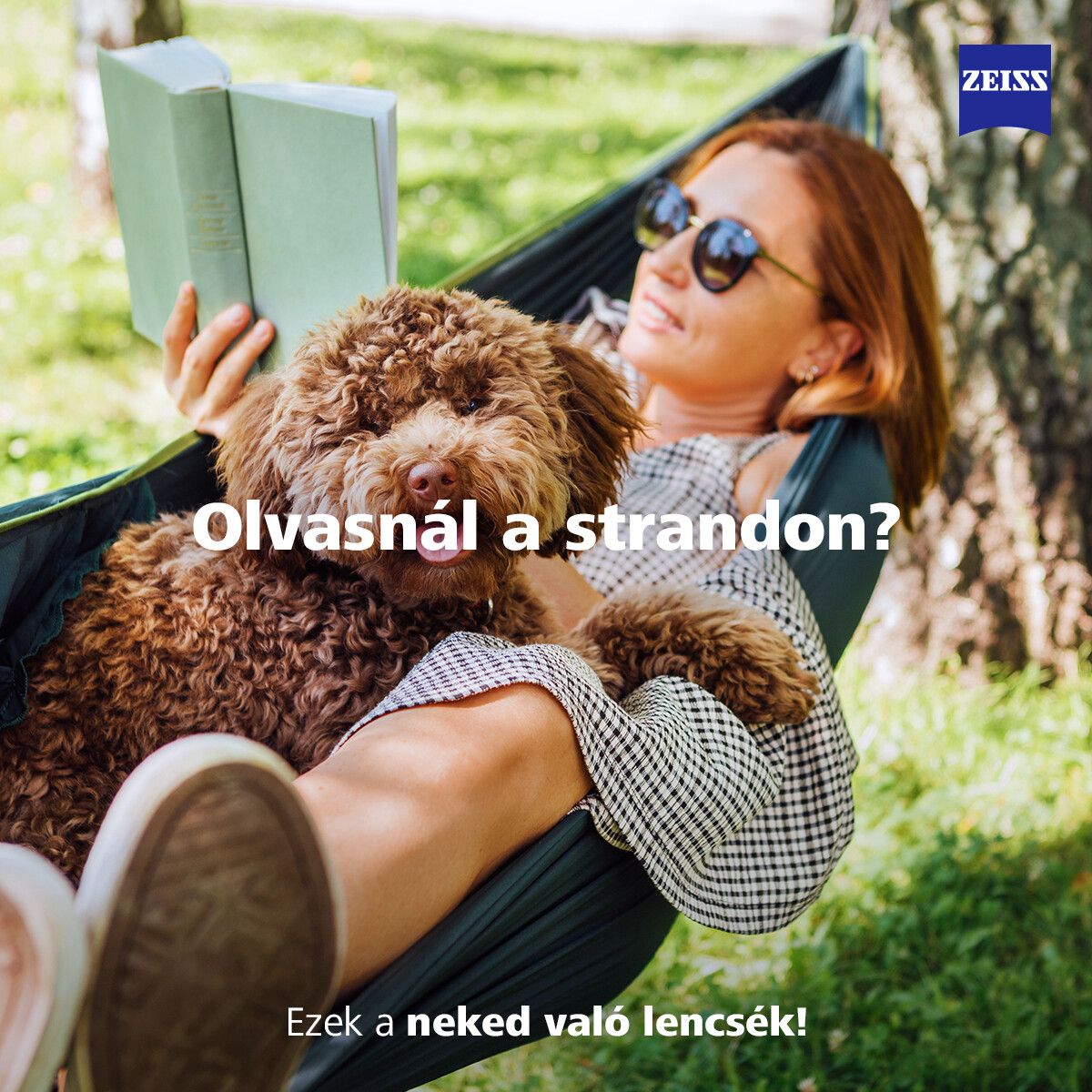 Napszemüveges hölgy olvas a szabadban — UV-védelem nyáron (ZEISS)