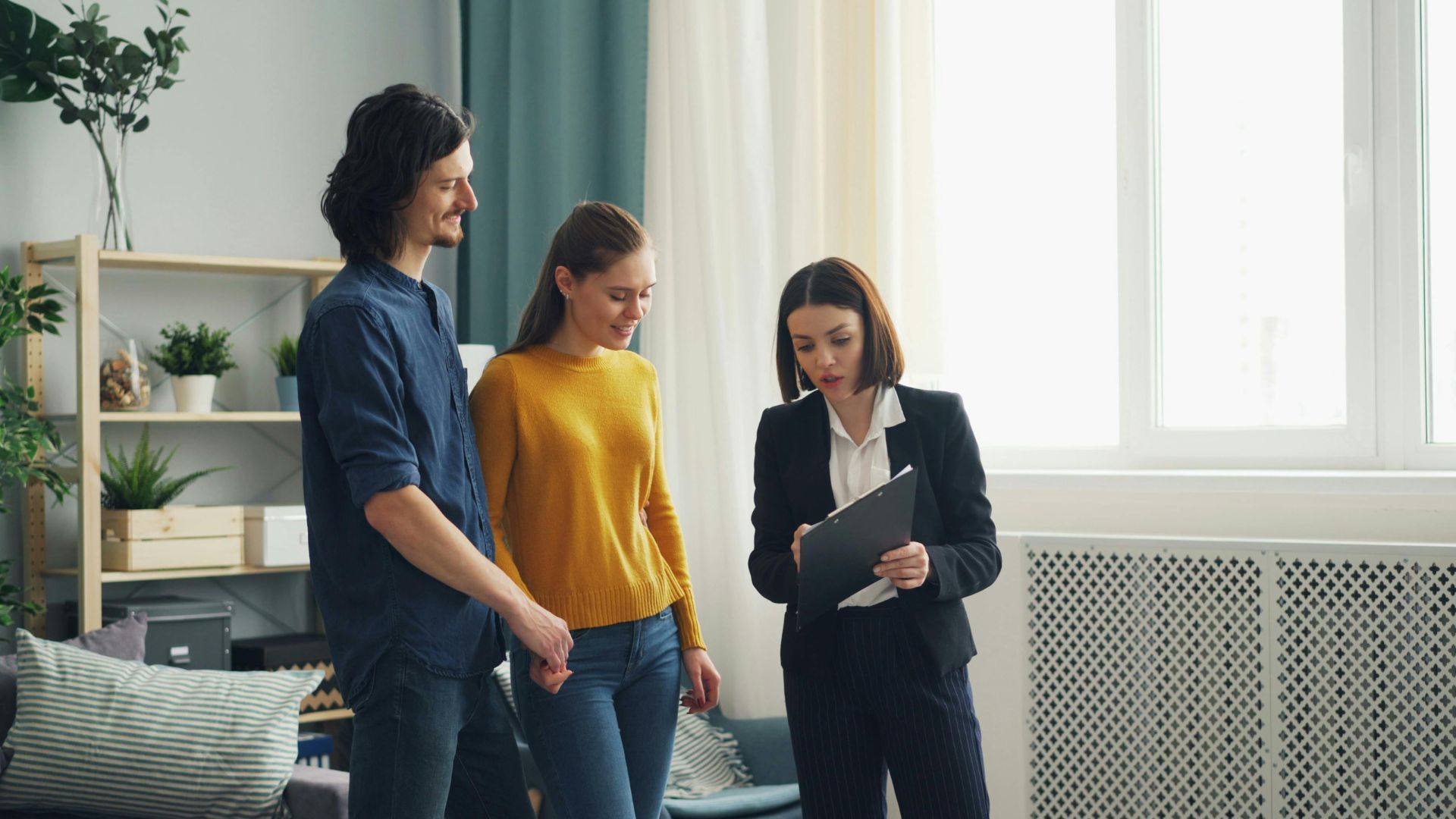 Homeowners discussing real estate agent commission and listing terms with a real estate professional