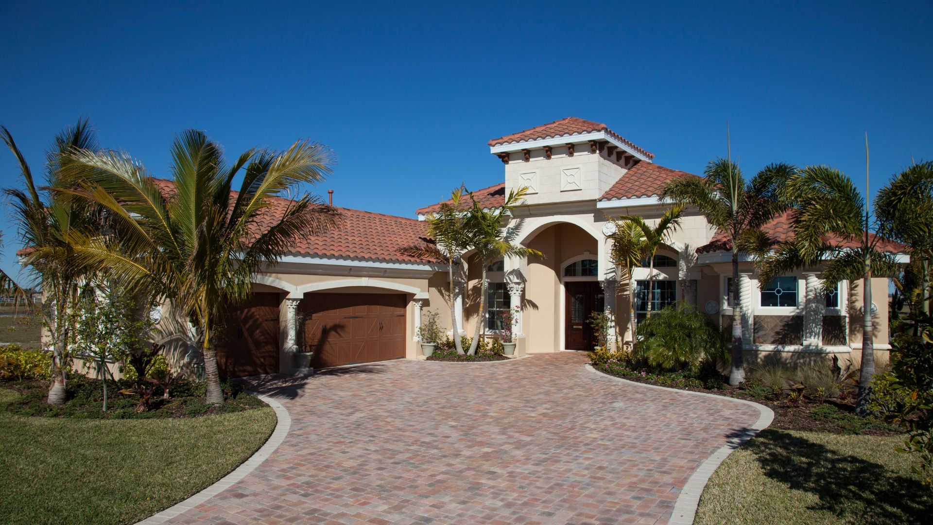 Luxury Florida home exterior during peak home selling season