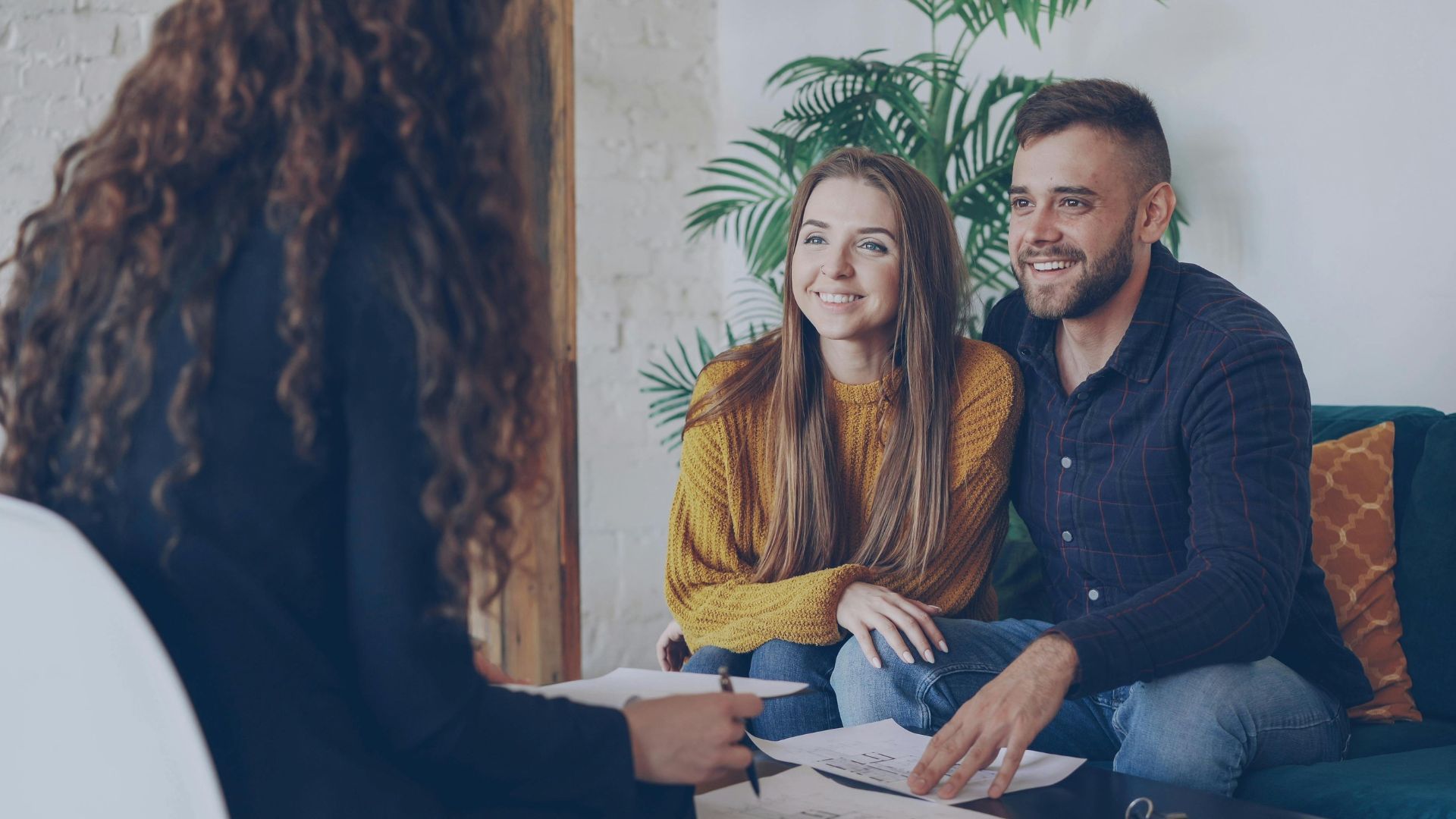 home seller discussing real estate commission with agent