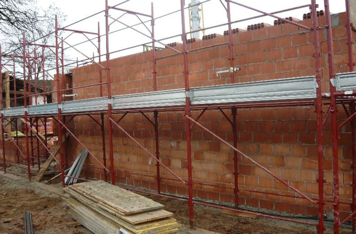 Palazzina residenziale — demolizione e rifacimento: Nuova muratura perimetrale