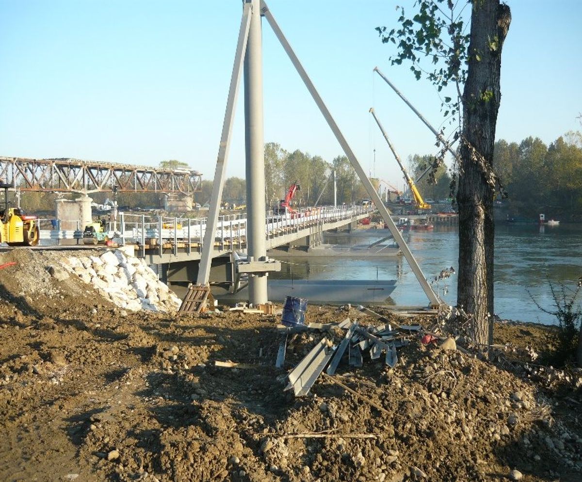 Ponte provvisorio sul Po: Attraversamento provvisorio in esercizio