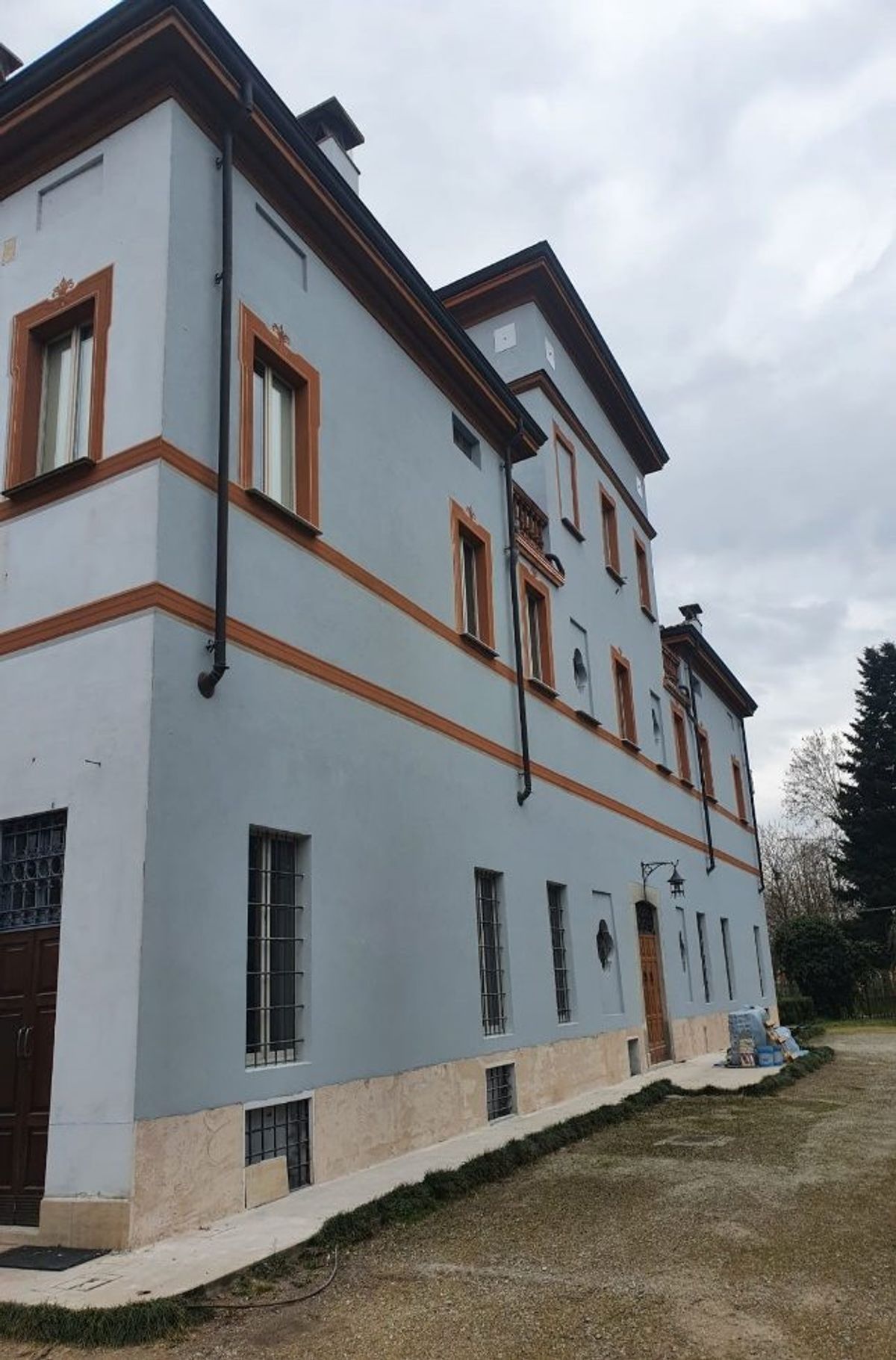 Casa dei primi del '900 — facciate e decori: Prospetto a lavorazioni concluse
