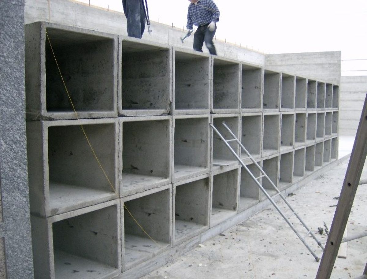 Ampliamento del nuovo cimitero: Posa dei blocchi loculi