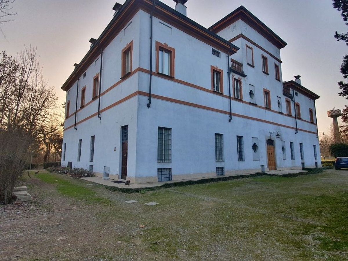 Casa dei primi del '900 — facciate e decori — Alseno (PC)