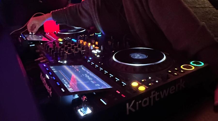 Walk-In DJ Workshop mit cosMiss & Jay V Flyy