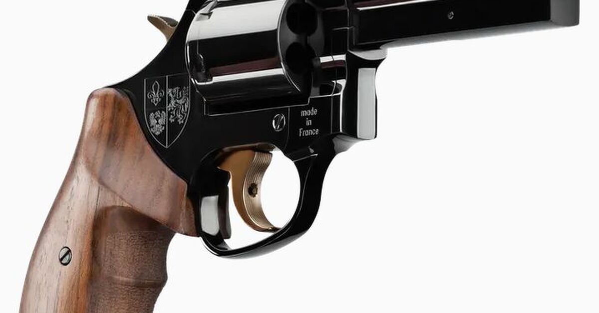 POTD: France Sends Liberty Again, This Time It Fits in a Holster