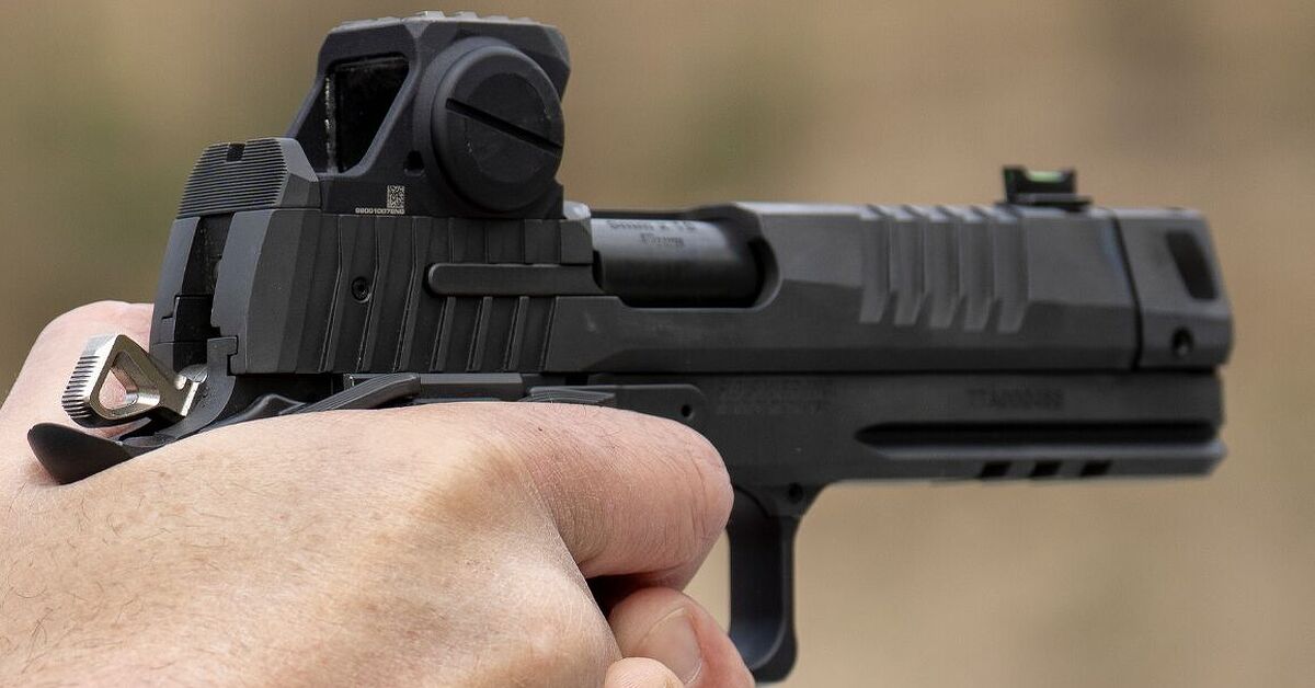 SIG Sauer’s New XRAY5: The Solid-State Matrix Red Dot Explained