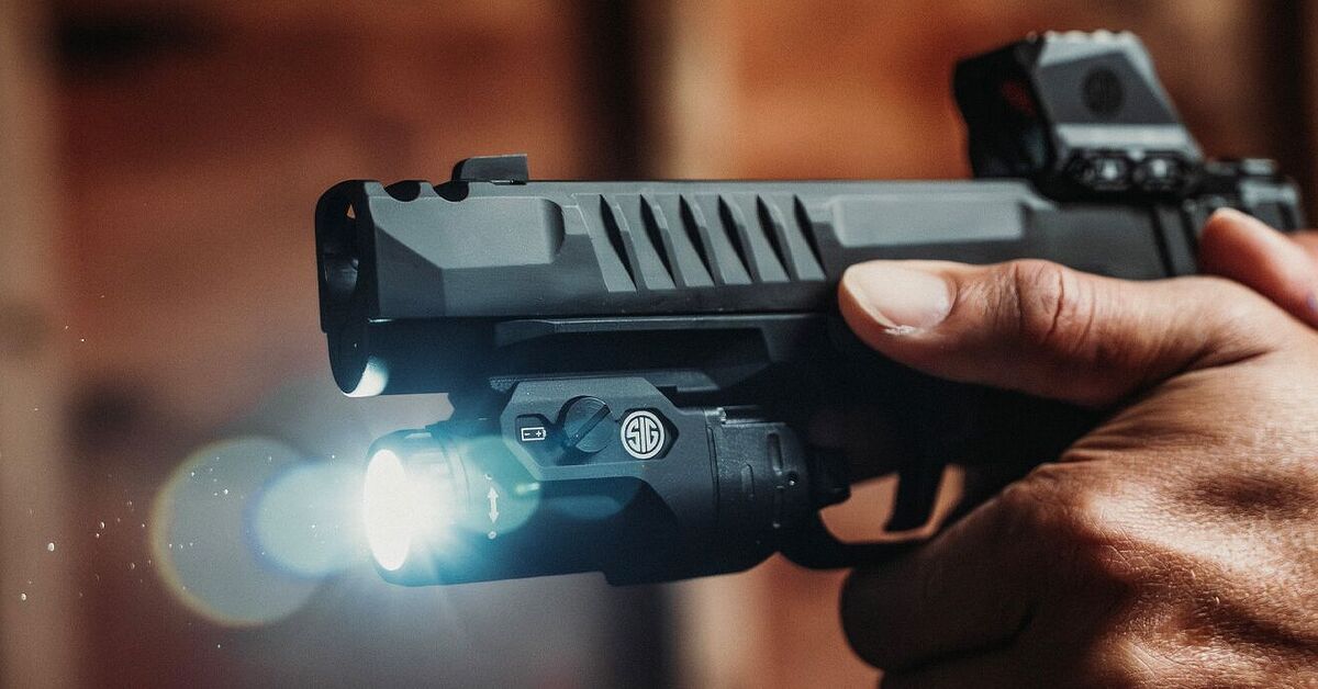 SIG Sauer FOXTROT2R LightFight - Linking a Weapon Light to a Red Dot