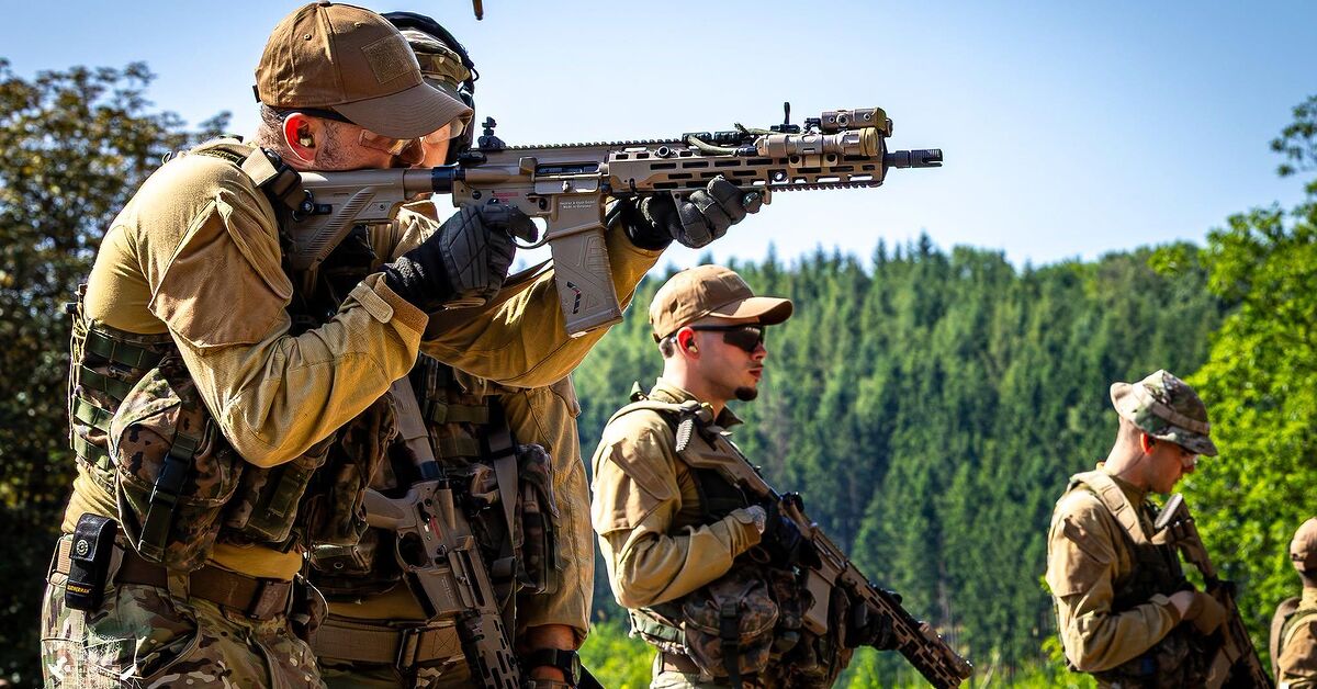 POTD: Luxembourg's Newest Soldiers With HK416A7