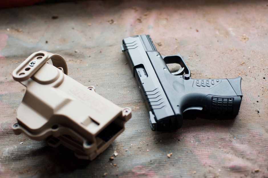 Legítima Defesa com Arma no Brasil: O Que a Lei Diz — e o Que Não Diz