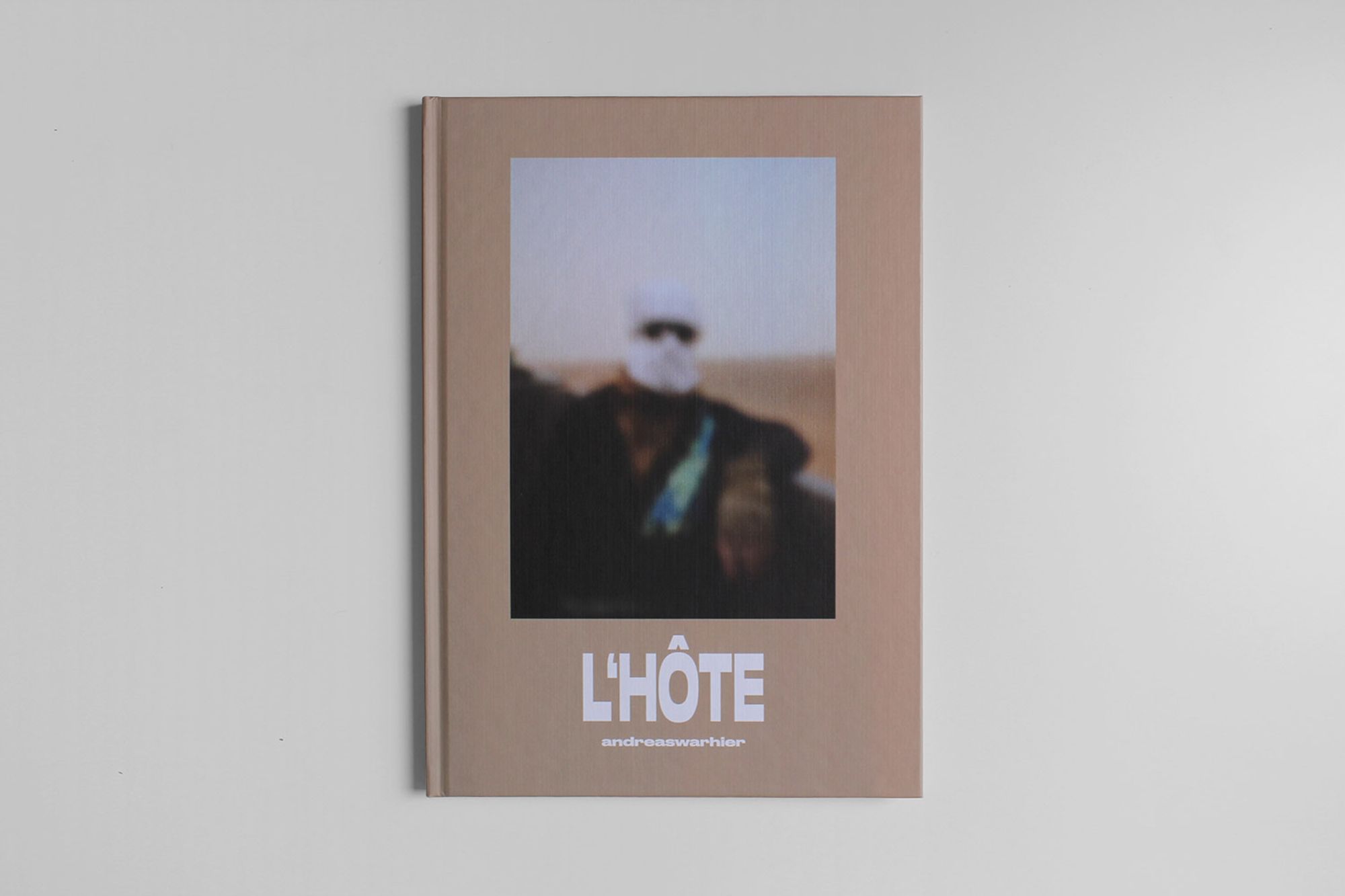 L'hote cover