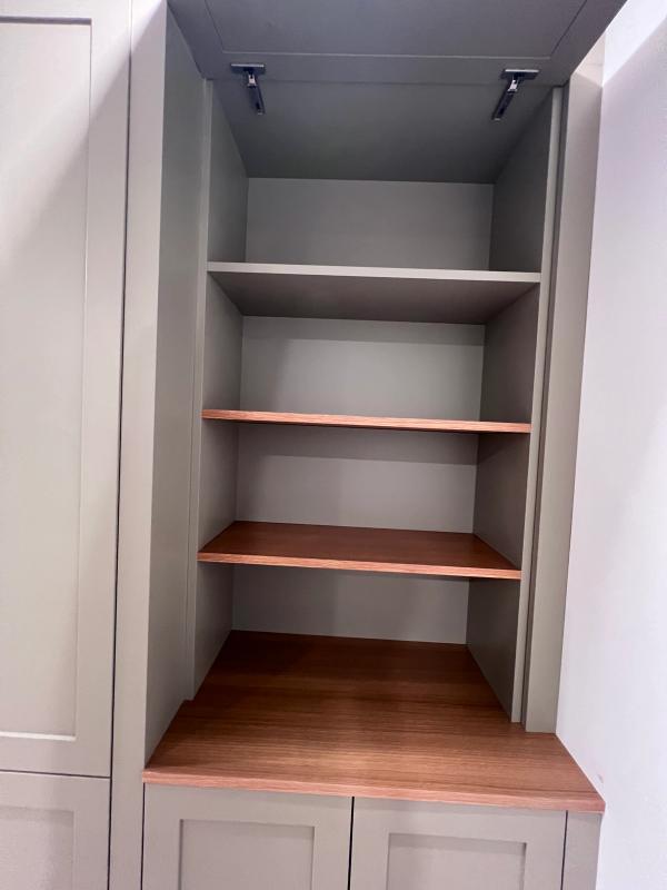 Right shelving