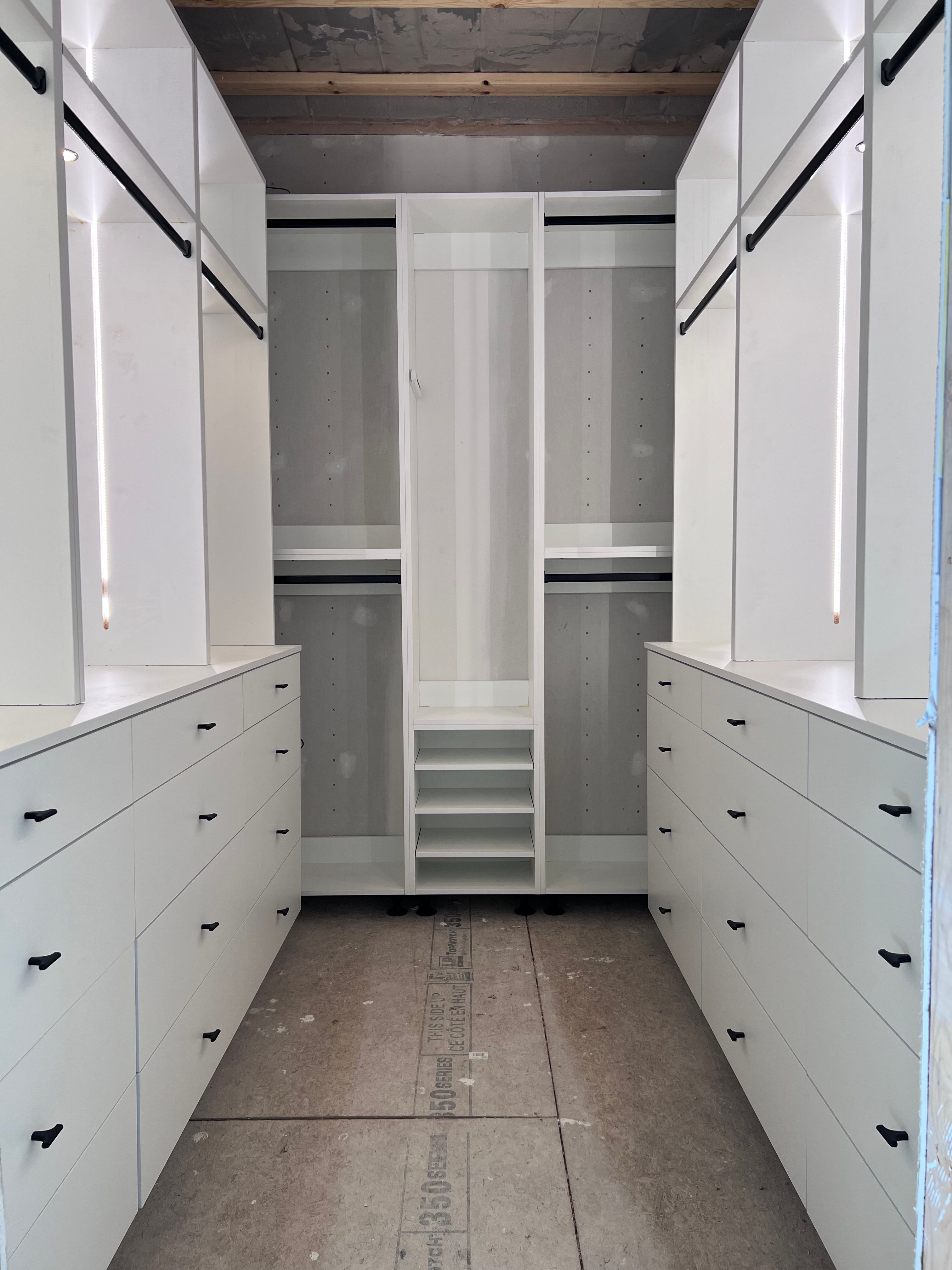 Milan Primary Closet