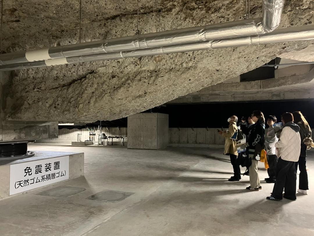 香川県庁舎　地下免震装置