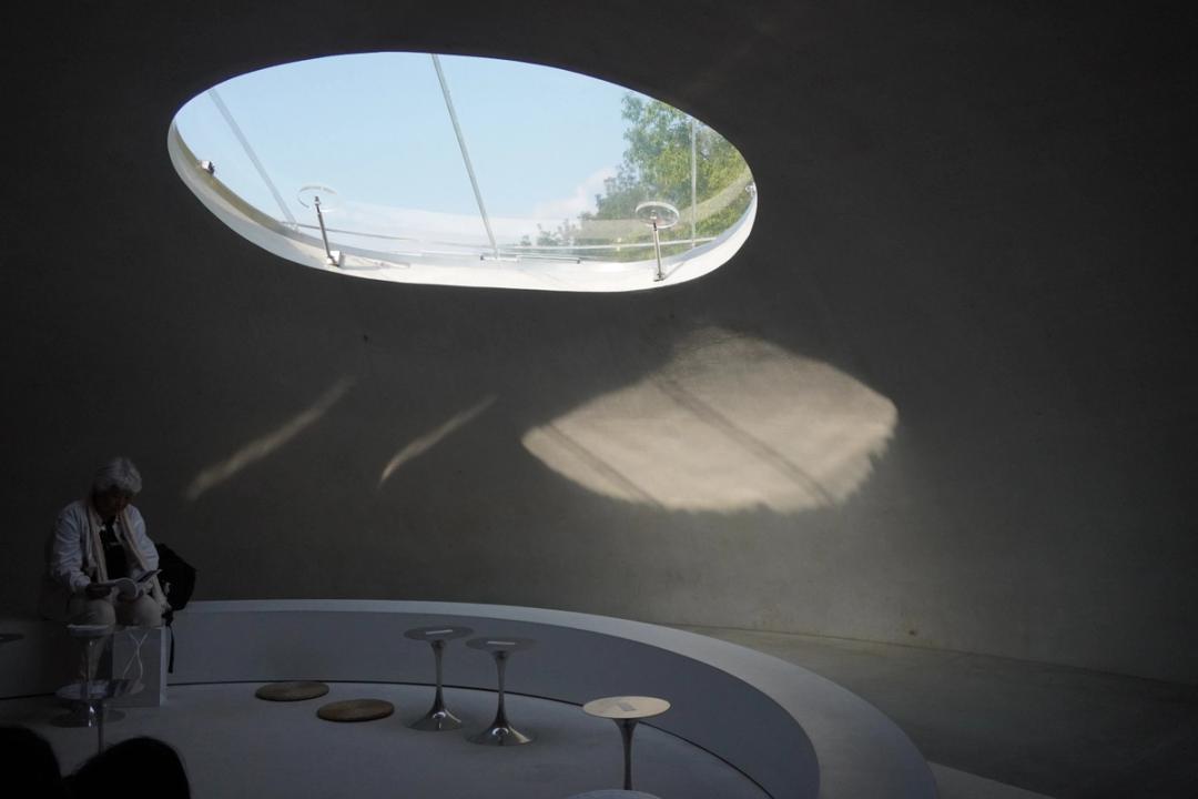 豊島美術館Cafe&Shop　Photo by LENG Mingjia