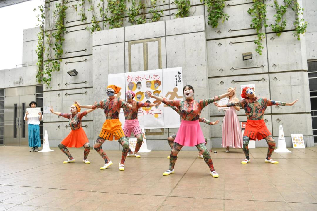 演劇舞踊デザイン研究室 | パフォーマンス 「お・は・し・も日和」