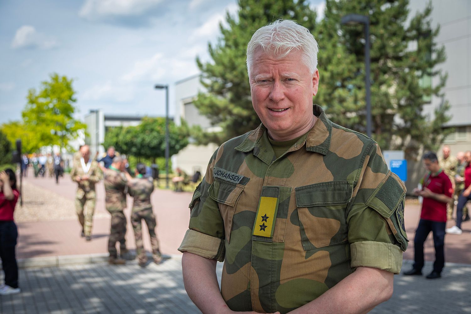 Sjef for Cyberforsvaret, generalmajor Halvor Johansen foran Joint Force Training Centre-bygningen i Bydgoszcz i Polen. Foto: Anette Ask/Forsvaret