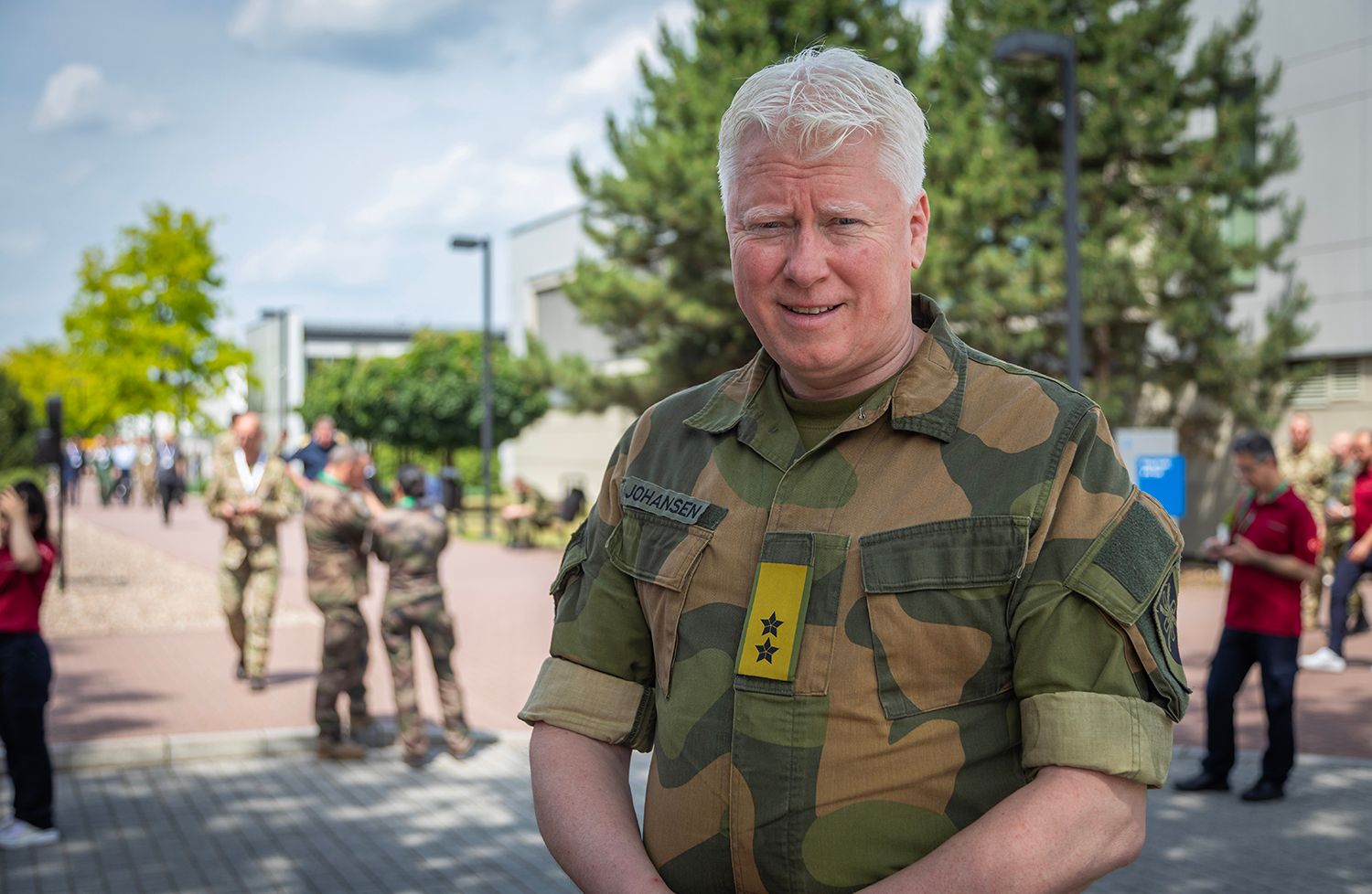 Sjef for Cyberforsvaret, generalmajor Halvor Johansen foran Joint Force Training Centre-bygningen i Bydgoszcz i Polen. Foto: Anette Ask/Forsvaret