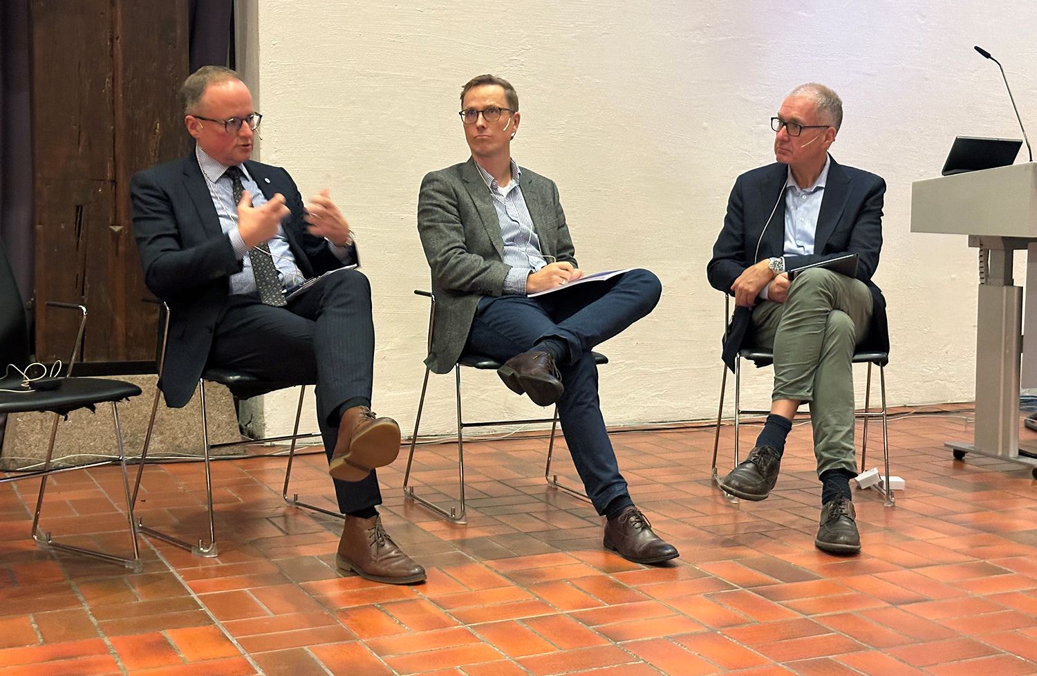 Sist onsdag under Norges Forsvarsforeinings høstkonferansen fikk NOF overvære en interessant paneldebatt hvor Professor Kjell Inge Bjerga, Institutt for Forsvarsstudier og Forskningssjef Sverre Kvalvik, FFI debatterte forholdet mellom investeringer og drift i Forsvaret