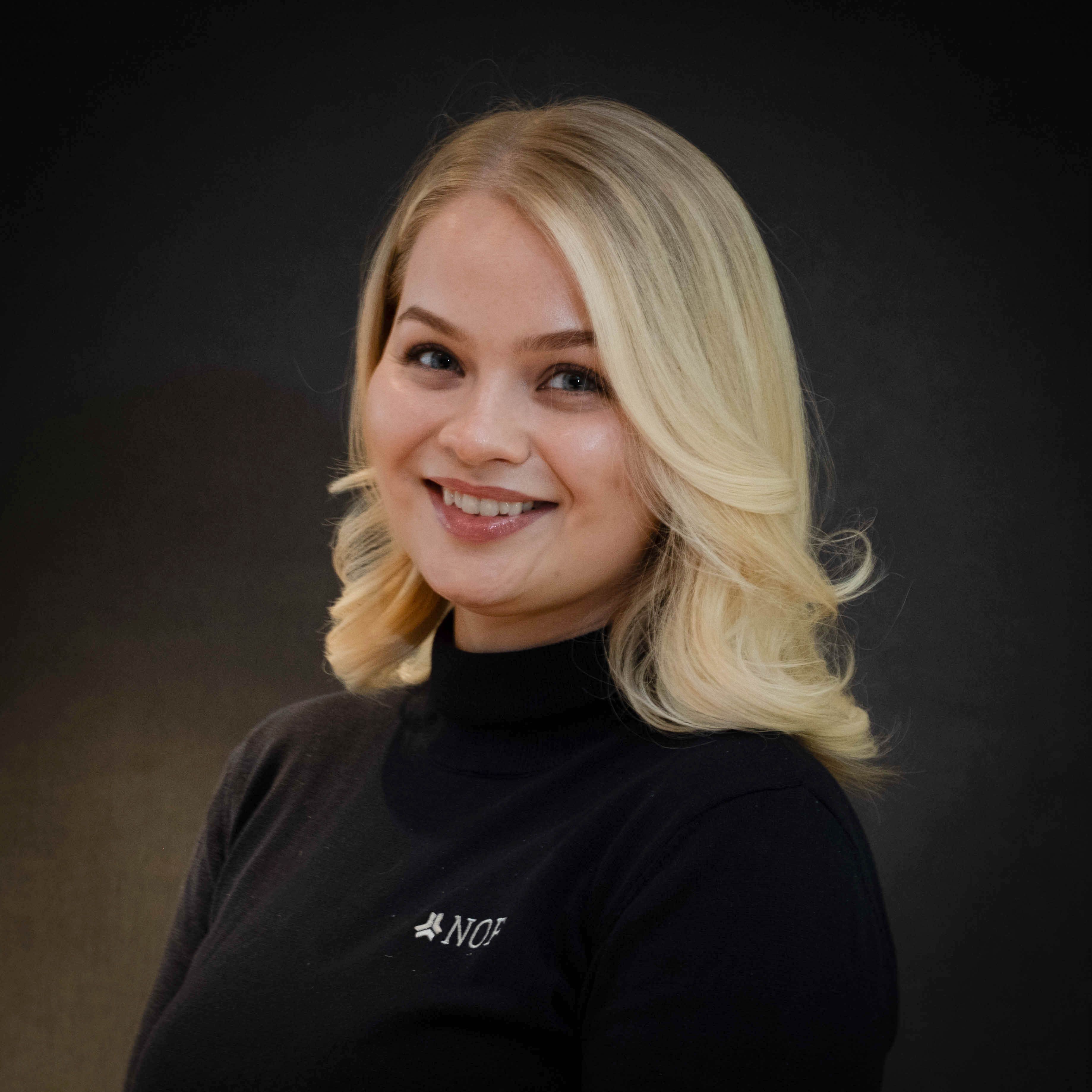 Portrett av Elena Wang.
