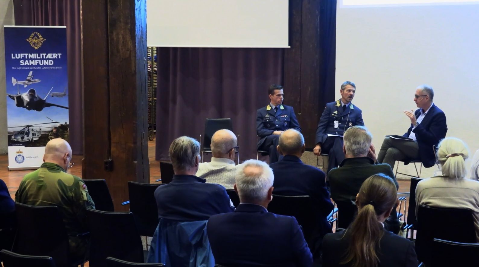 Panelsamtale om Forsvarets fremtid: investeringer, teknologi og kapasitet 