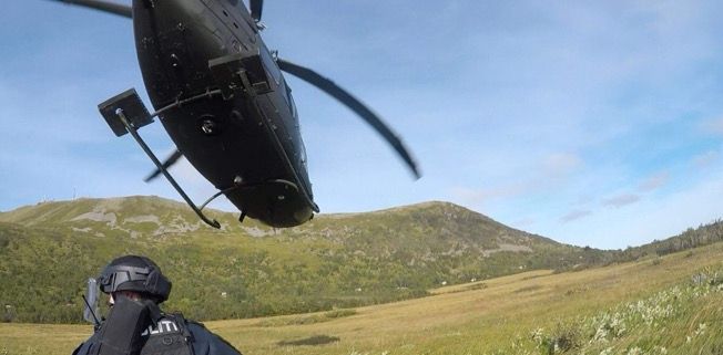 Helikopter og politiman