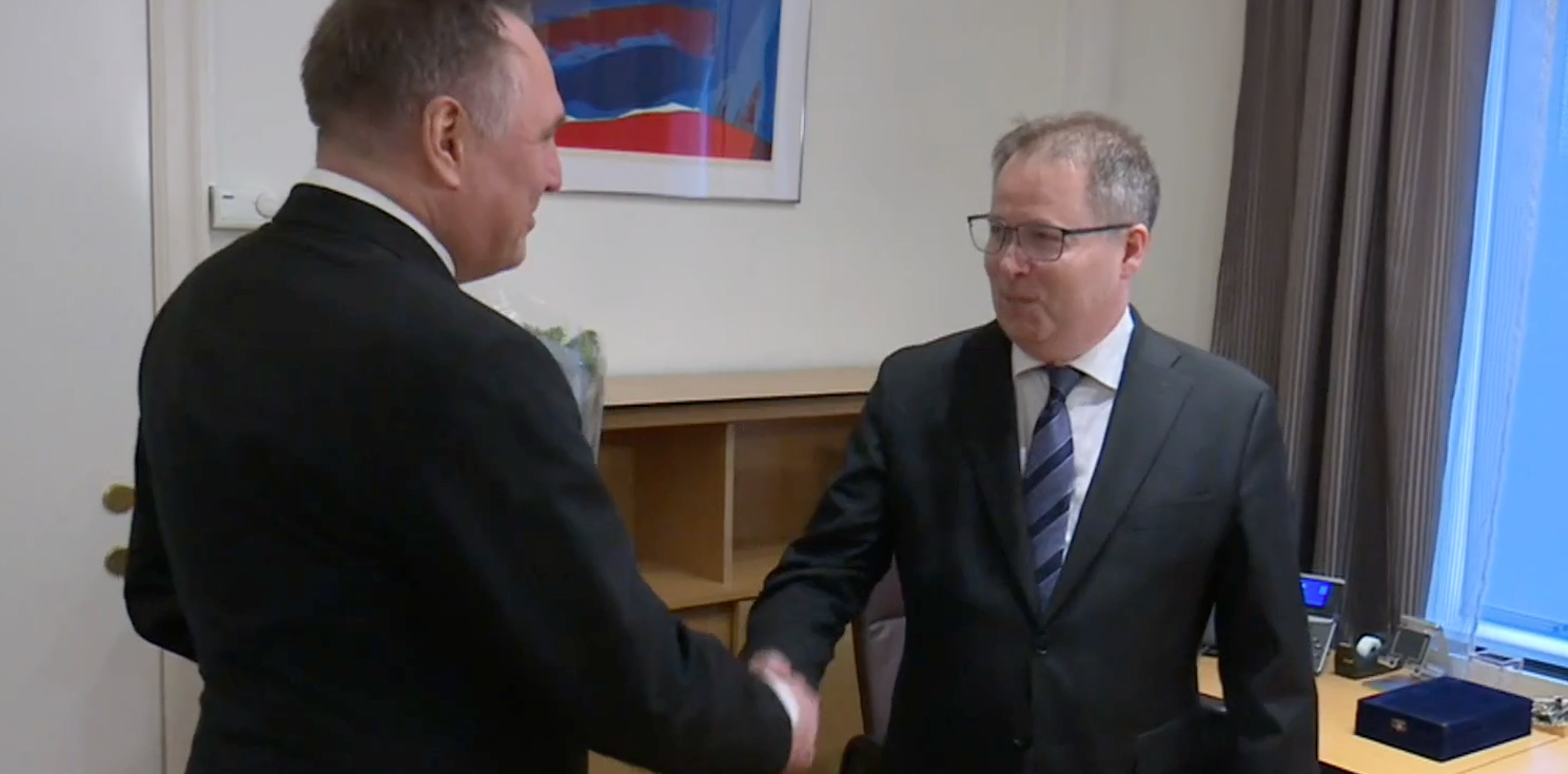 Hovedbilde for artikkelen: "Ny forsvarsminister"