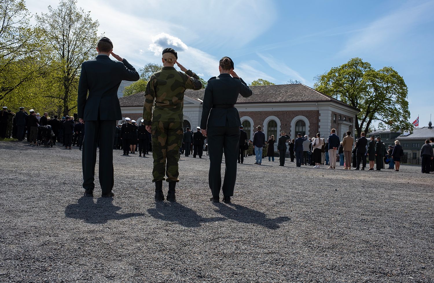 Det ble en vakker vårdag og verdig markering av slutten på andre verdenskrig. Samtidig ble veteraner hedret for sin innsats i nasjonal og internasjonal tjeneste.