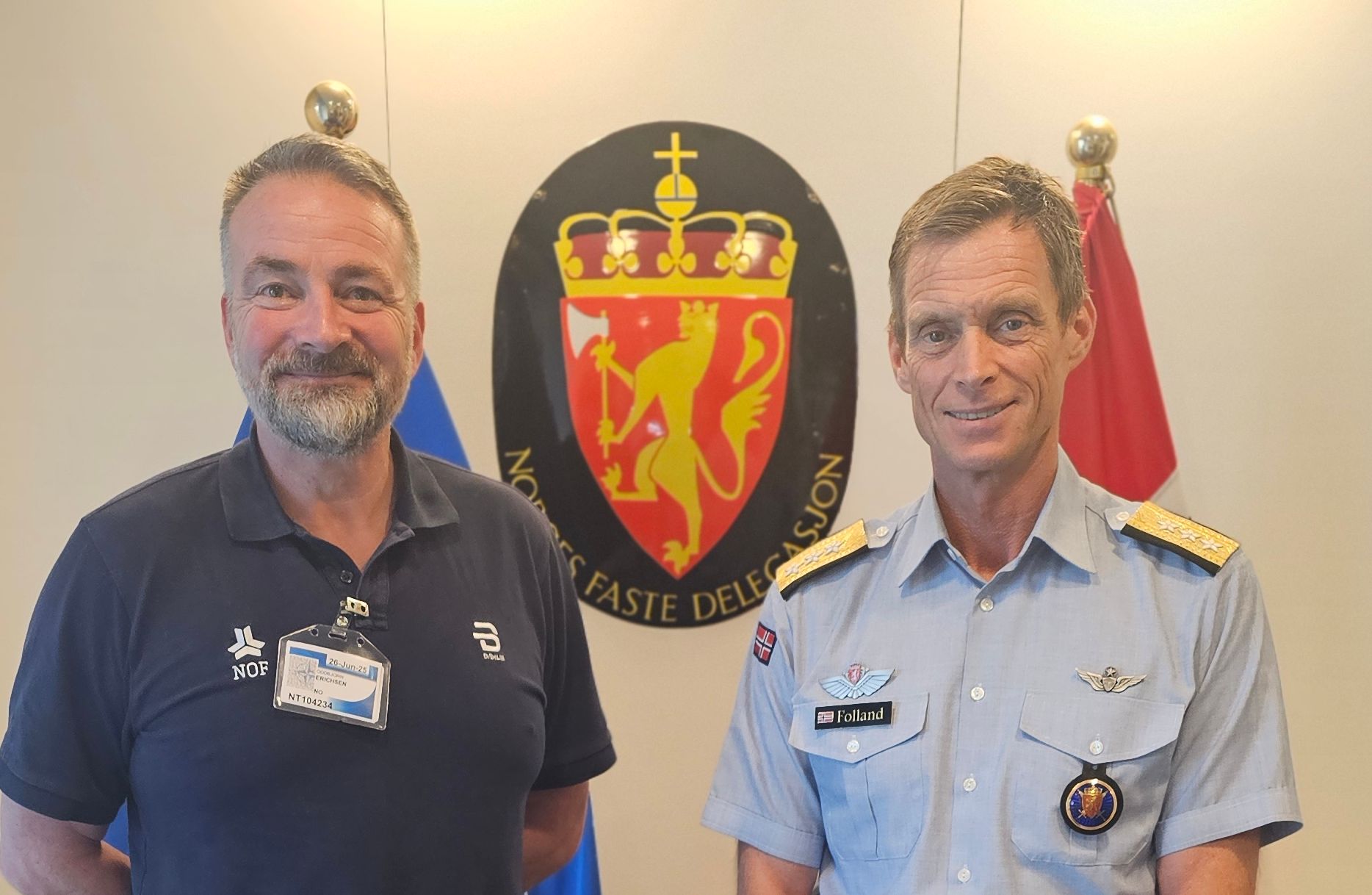 Tillitsvalgt i NOF, Oddbjørn Erichsen og Generalløytnant Rolf Folland i Brussel.