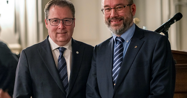 Avgående forsvarsminister Bjørn Arild Gram sammen med Forbundsleder Torbjørn Bongo etter ministerens årlige tale i Oslo Militære Samfund i januar i år.