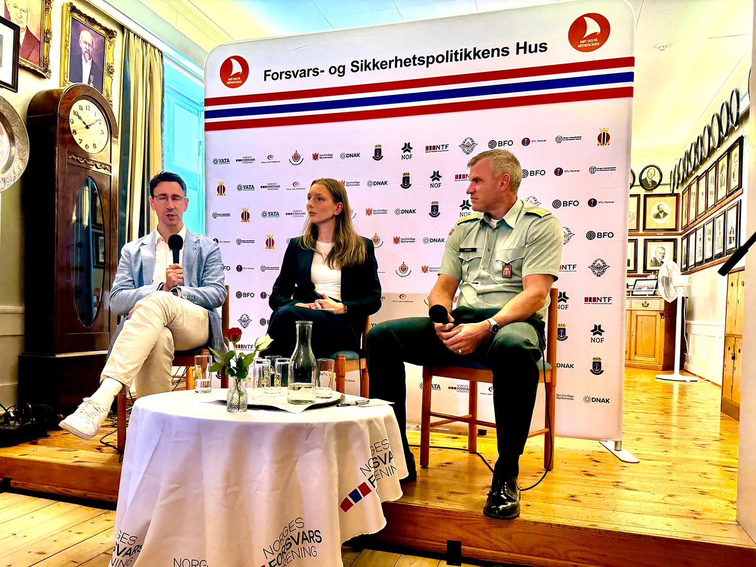 Ole Tobias Olsen Beredskapsleder, Narvik kommune, Dybwad, Cornelia Marie Seniorrådgiver, Næringslivets sikkerhetsorganisasjon og Lars Lervik Generalmajor, Sjef Hæren. Foto: Torgrim Halvari