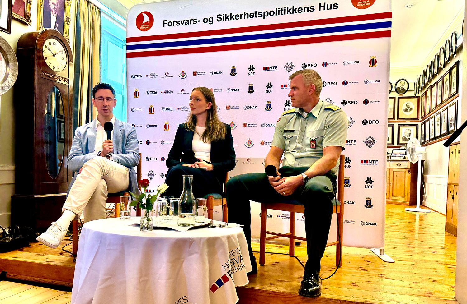 Ole Tobias Olsen Beredskapsleder, Narvik kommune, Dybwad, Cornelia Marie Seniorrådgiver, Næringslivets sikkerhetsorganisasjon og Lars Lervik Generalmajor, Sjef Hæren. Foto: Torgrim Halvari