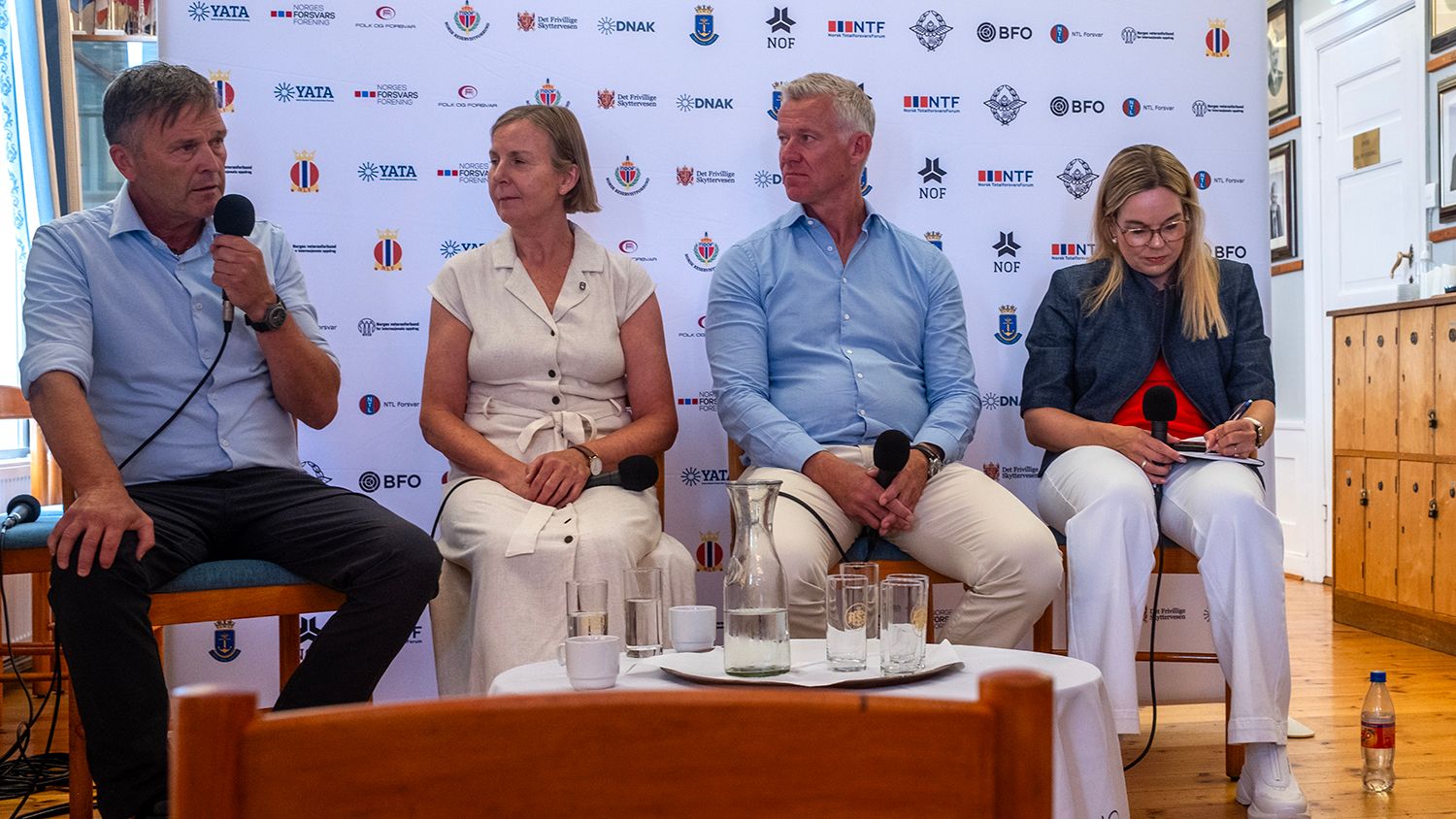 Joar Eidheim Genmaj. (p), tidl. sjef, Forsvarets spesialstyrker, Elisabeth Aarsæther Tidl. direktør, DSB, Grant Larsen CEO, Cognia og Grete Kvernland-Berg Partner, PA Consulting var med i panelet som bla diskuterte norsk forsvarsvilje. Foto: Torgrim Halvari