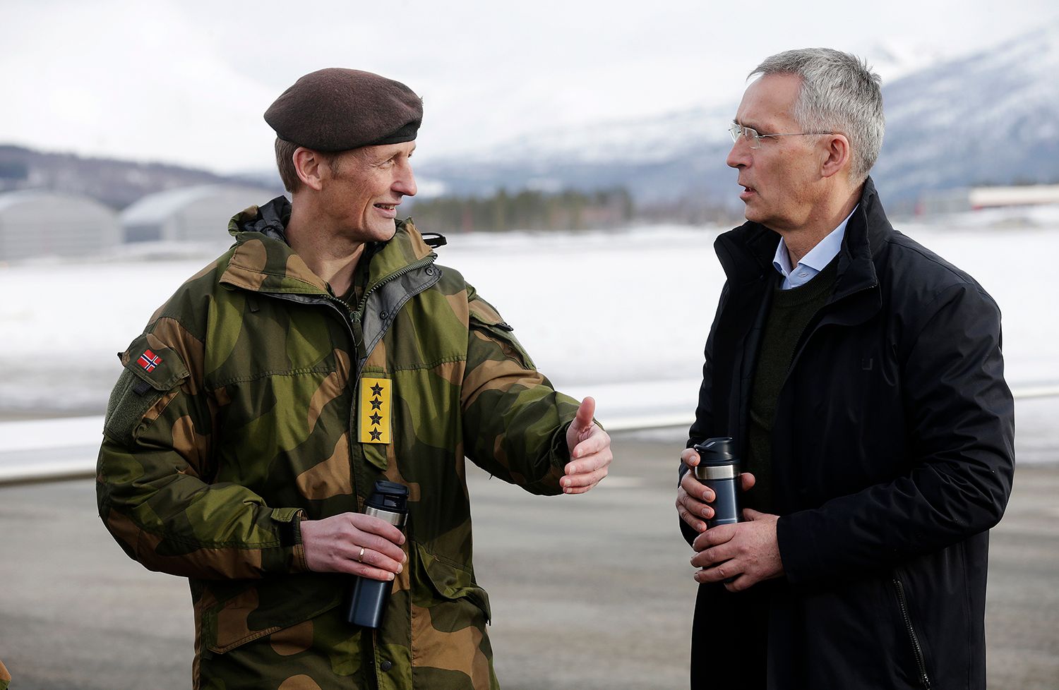 Norges finansminister Jens Stoltenberg argumenterte for økt forsvarssatsing i sin nære fortid i NATO – og må nå fortsette dialogen med forsvarssjef Eirik Kristoffersen. (Foto: Torbjørn Kjosvold / Forsvaret)