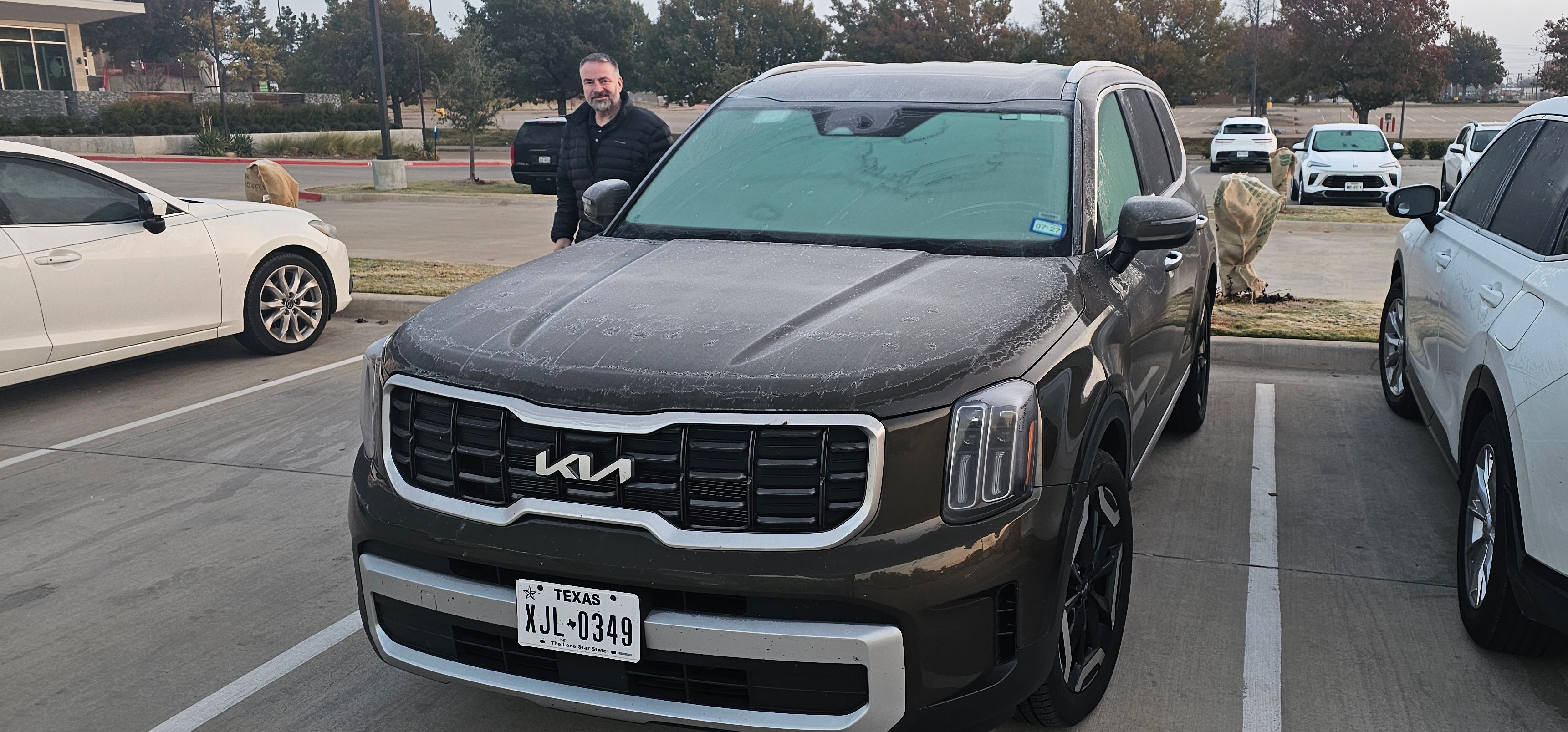 Sheppard med frost og is på bilrutene om morgenen – et antatt sjeldent syn i Texas