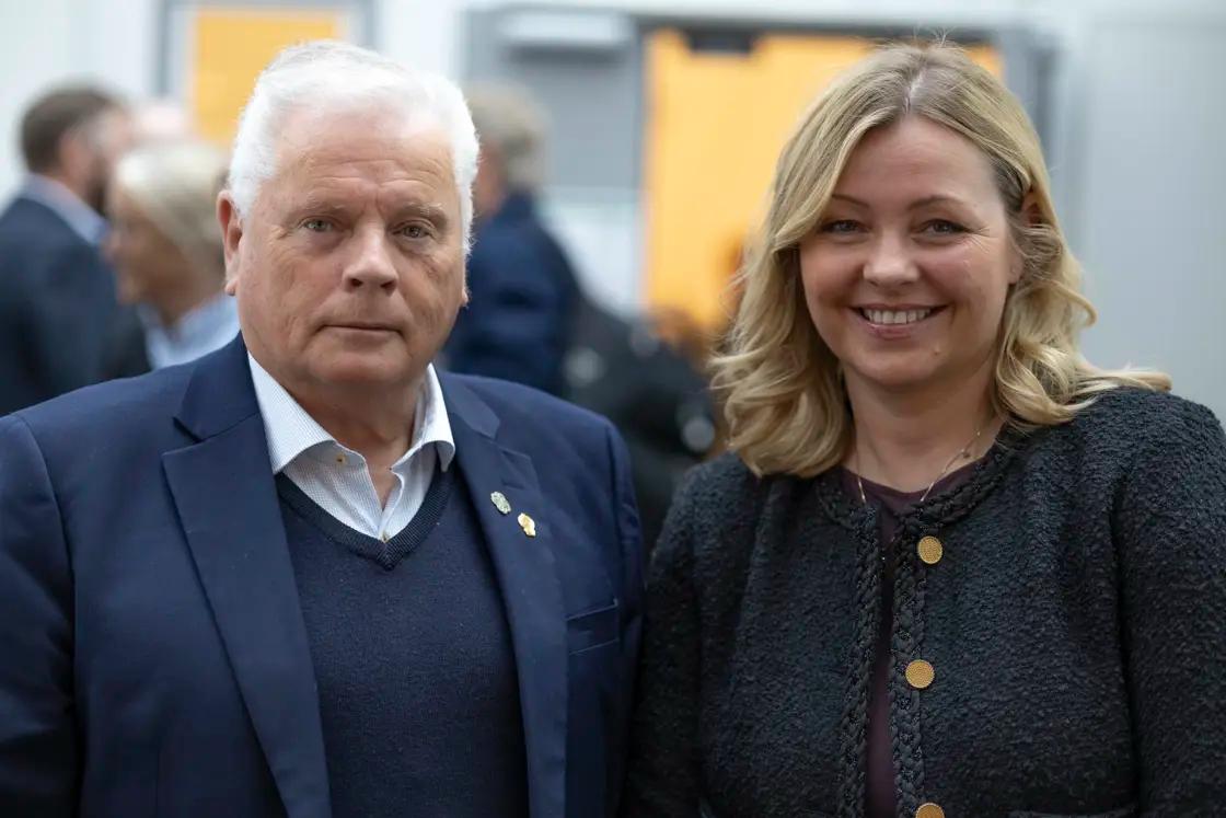 Fv. Leder av Pensjonistforbundet Jan Davidsen og arbeids- og inkluderingsminister Kjersti Stenseng. Foto: Simen Gald / Arbeids- og inkluderingsdepartementet