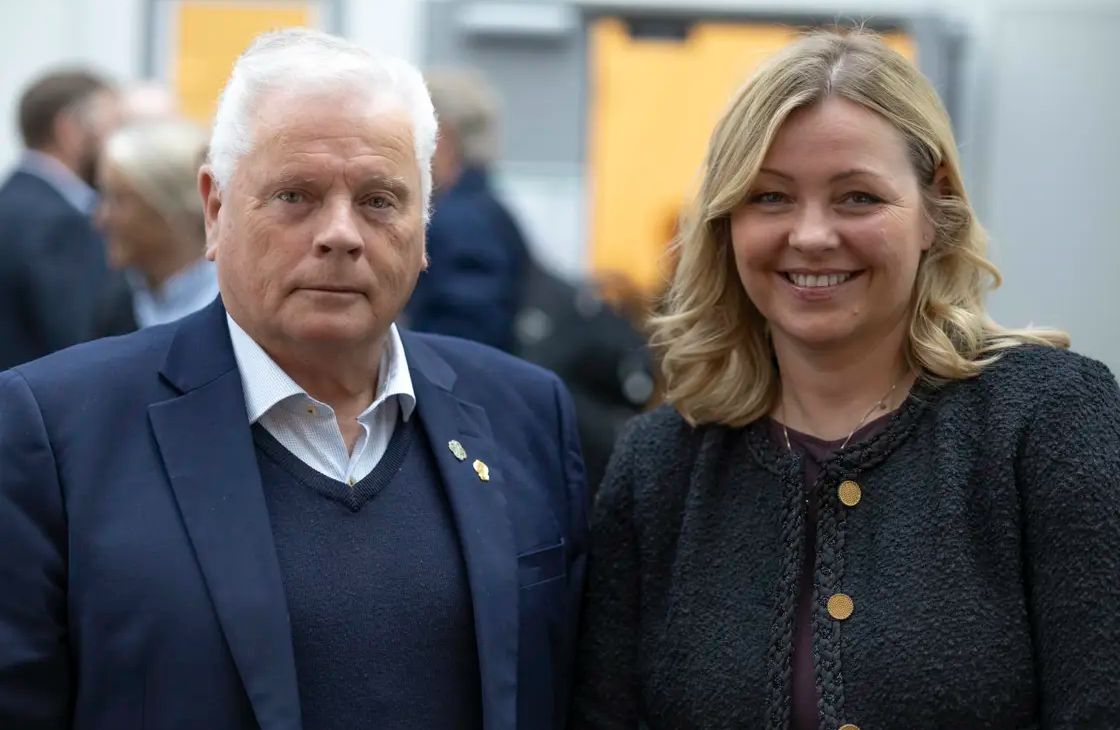 Fv. Leder av Pensjonistforbundet Jan Davidsen og arbeids- og inkluderingsminister Kjersti Stenseng. Foto: Simen Gald / Arbeids- og inkluderingsdepartementet
